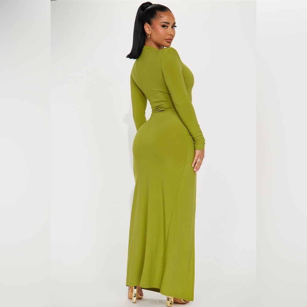 🔥NEW🔥 Green Long Sleeve Maxi Dress - Ruched & Form Fitting - Large - Picture 3 of 10